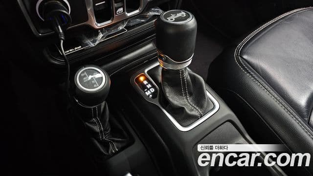Jeep Wrangler 2018 — Şəkil 9/20