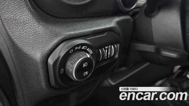 Jeep Wrangler 2018 — Şəkil 16/20