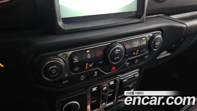 Jeep Wrangler 2018 — Şəkil 17/20