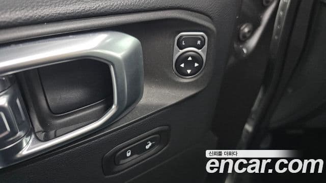 Jeep Wrangler 2018 — Şəkil 18/20