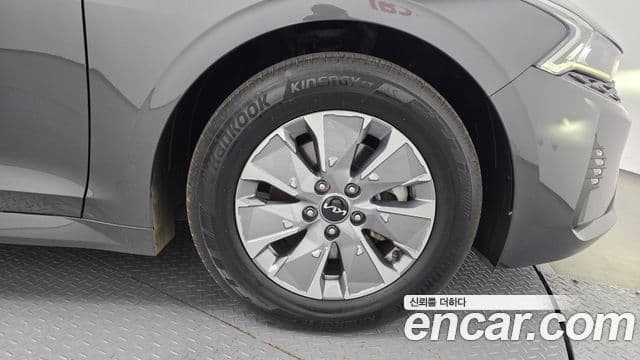 Kia K5 2023 — Photo 16/36