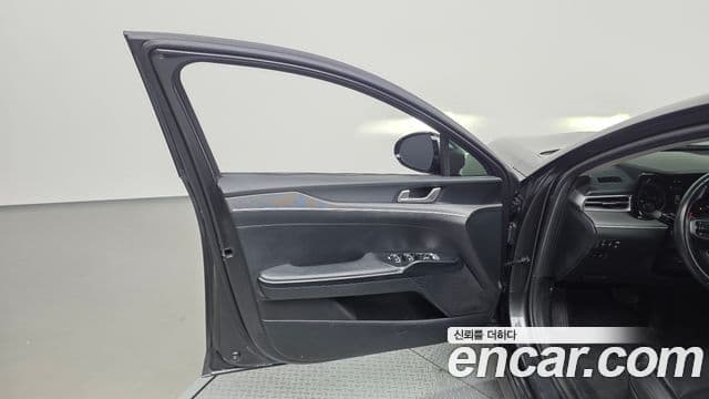 Kia K5 2023 — Photo 25/36
