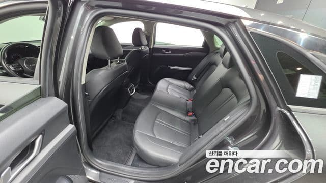 Kia K5 2023 — Photo 17/36