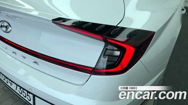 Hyundai Sonata Hybrid 2022 — Photo 30/33
