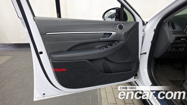 Hyundai Sonata Hybrid 2022 — Photo 25/33