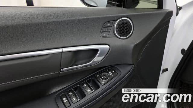 Hyundai Sonata Hybrid 2022 — Photo 19/33