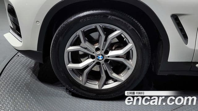 BMW X4 2021 — Şəkil 25/41