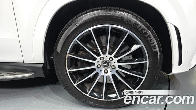 Mercedes-Benz GLE-Class 2022 — Photo 23/36