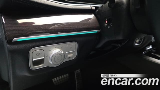Mercedes-Benz GLE-Class 2022 — Photo 34/36
