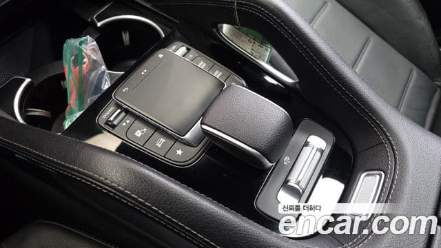 Mercedes-Benz GLE-Class 2022 — Photo 10/36