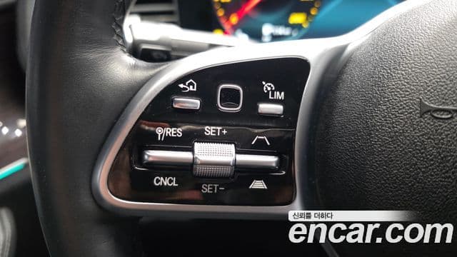 Mercedes-Benz GLE-Class 2022 — Photo 13/36