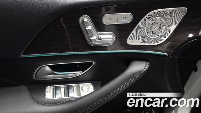 Mercedes-Benz GLE-Class 2022 — Photo 19/36