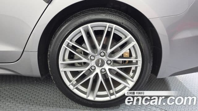 Genesis G70 2019 — Photo 33/34