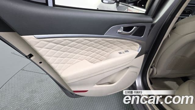 Genesis G70 2019 — Photo 17/34
