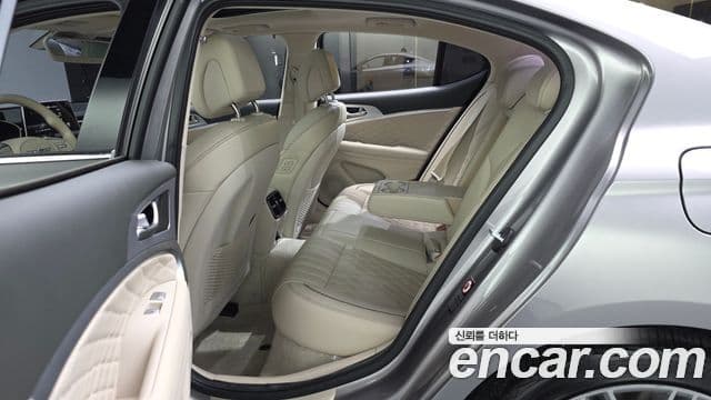 Genesis G70 2019 — Photo 27/34