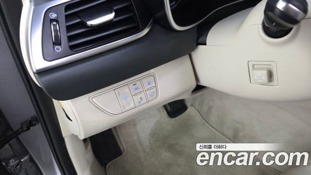 Genesis G70 2019 — Photo 15/34