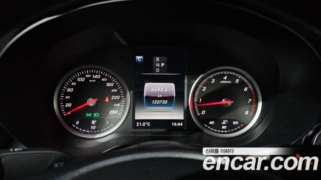 Mercedes-Benz GLC-Class 2019 — Şəkil 8/20