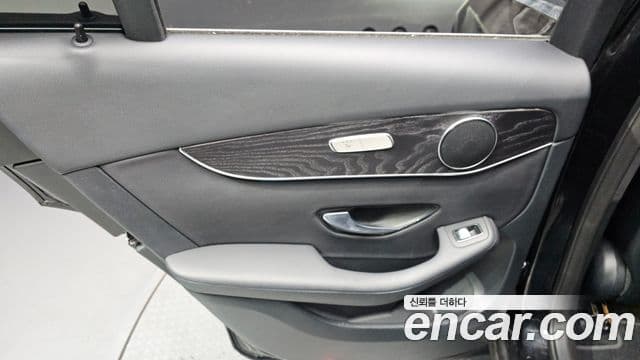 Mercedes-Benz GLC-Class 2019 — ფოტო 16/33