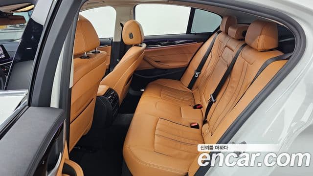 BMW 5 Series 2020 — Şəkil 12/20