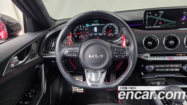 Kia Stinger 2023 — ფოტო 13/20