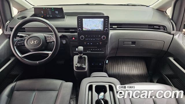 Hyundai Staria 2025 — Photo 4/33