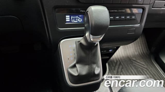 Hyundai Staria 2025 — Şəkil 9/20
