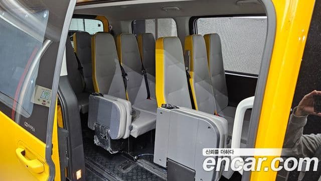 Hyundai Staria 2025 — Photo 5/33