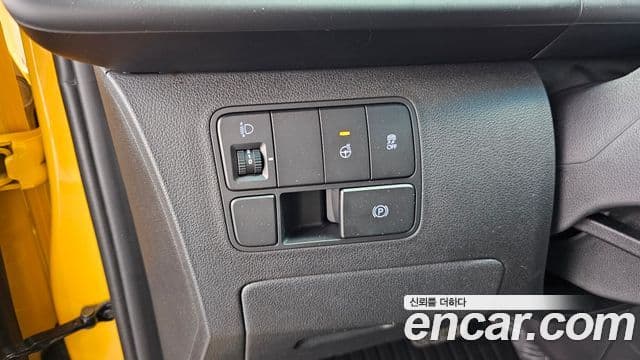 Hyundai Staria 2025 — Photo 23/33