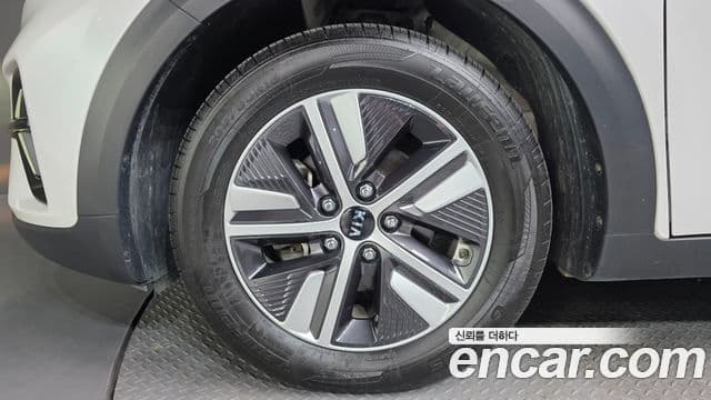 Kia Niro 2021 — ფოტო 5/20