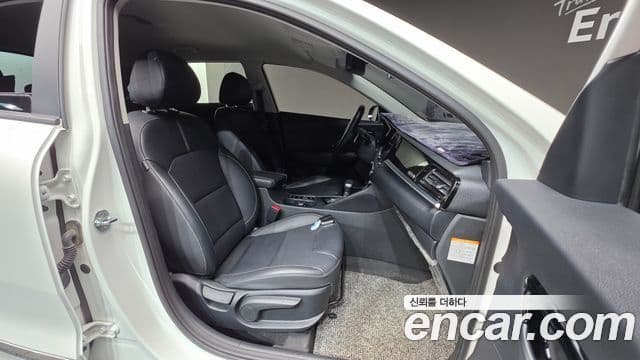 Kia Niro 2021 — ფოტო 10/20