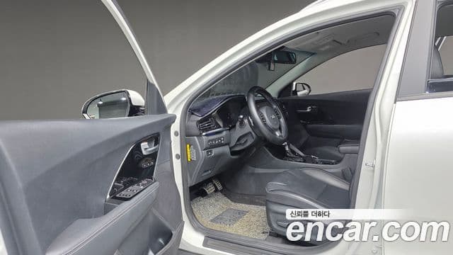 Kia Niro 2021 — ფოტო 11/20