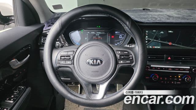Kia Niro 2021 — ფოტო 14/20