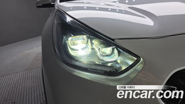 Kia Niro 2021 — Photo 29/30