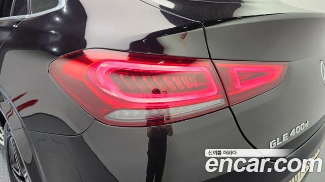 Mercedes-Benz GLE-Class 2021 — Photo 19/34