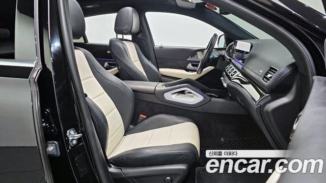 Mercedes-Benz GLE-Class 2021 — Photo 24/34