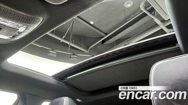 Mercedes-Benz GLE-Class 2021 — Photo 8/34