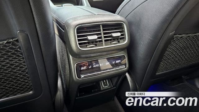 Mercedes-Benz GLE-Class 2021 — Photo 21/34