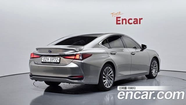 Lexus ES300h 2018 — ფოტო 1/20