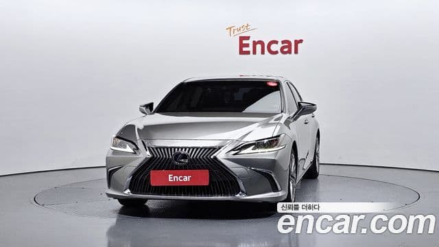Lexus ES300h 2018 — ფოტო 2/20