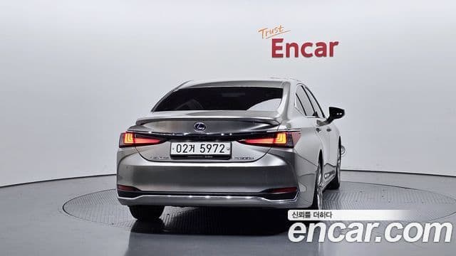 Lexus ES300h 2018 — ფოტო 3/20