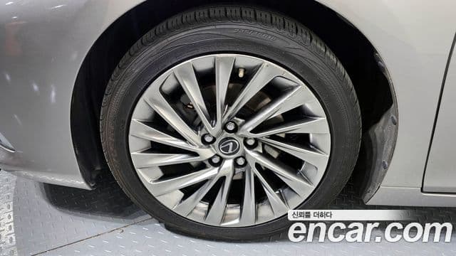 Lexus ES300h 2018 — ფოტო 4/20
