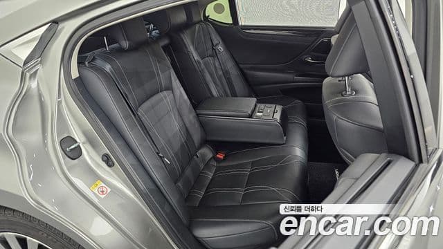 Lexus ES300h 2018 — ფოტო 11/20