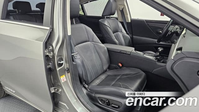 Lexus ES300h 2018 — ფოტო 12/20