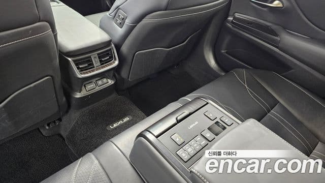 Lexus ES300h 2018 — ფოტო 17/20