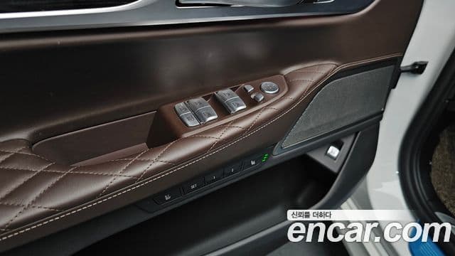 BMW 7 Series 2020 — ფოტო 17/20