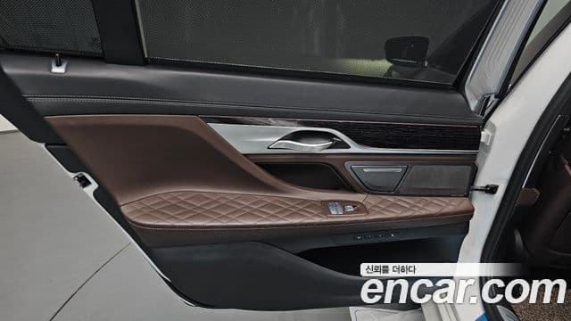 BMW 7 Series 2020 — Photo 2/37