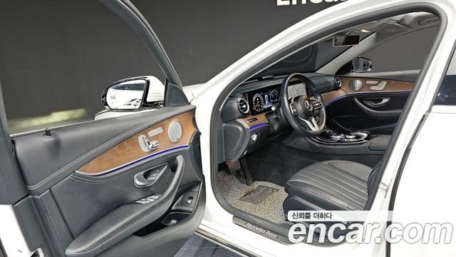 Mercedes-Benz E-Class 2020 — Фото 10/20