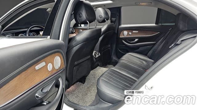 Mercedes-Benz E-Class 2020 — Фото 11/20