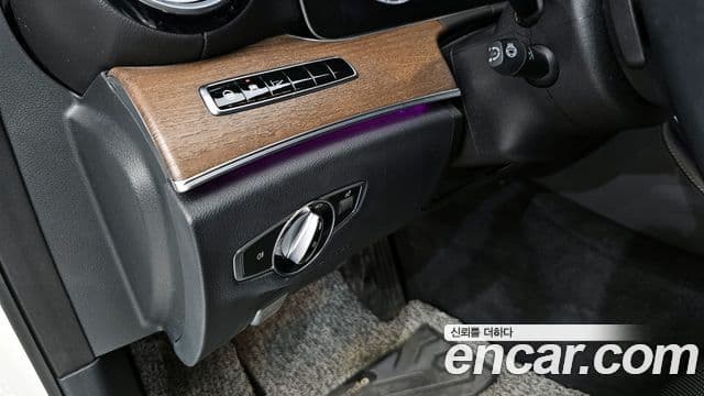 Mercedes-Benz E-Class 2020 — Фото 17/20
