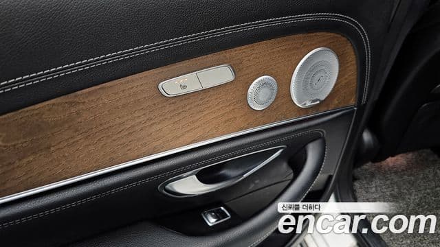 Mercedes-Benz E-Class 2020 — Фото 18/20